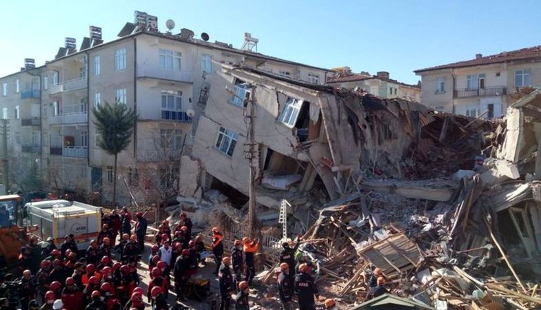 Depremden etkilenenler Elazığ TOKİ konutlarına nakledilecek