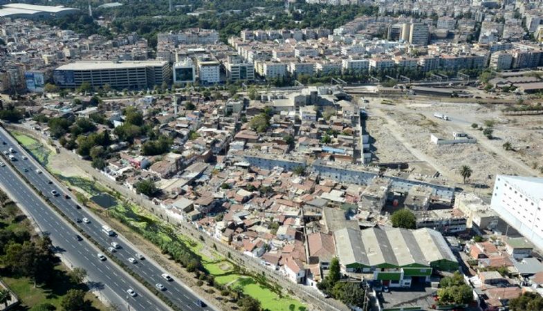 İzmir Ege Mahallesi'nde dönüşüm başlıyor