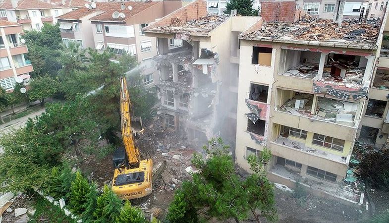 İstanbul'da 130 bin yapıda dönüşüm sürüyor