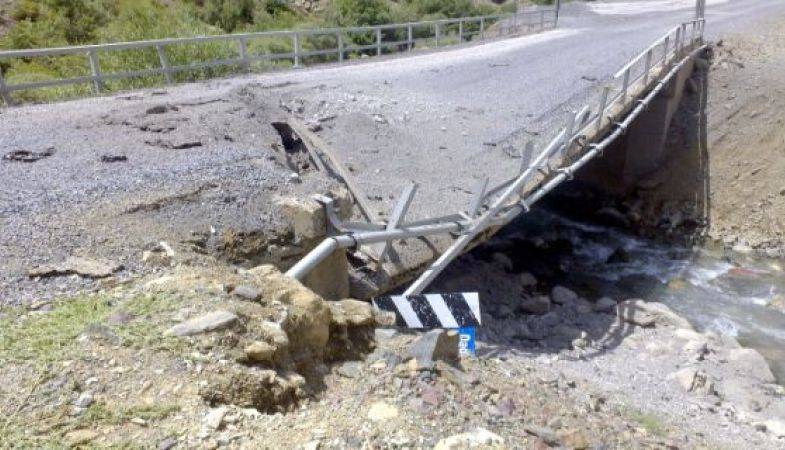 Hakkari Derecik Beldesinin Ulaşımını Sağlayan Köprü Havaya Uçuruldu!