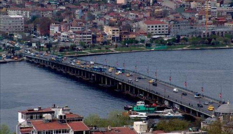 Atatürk ve Yeni Galata Köprüleri Yarın Gece Trafiğe  Kapatılıyor